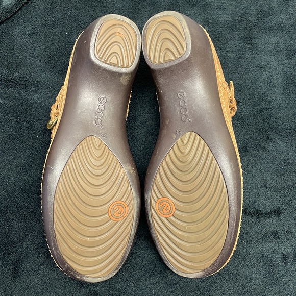 Ecco Shoes - Picture 5 of 7
